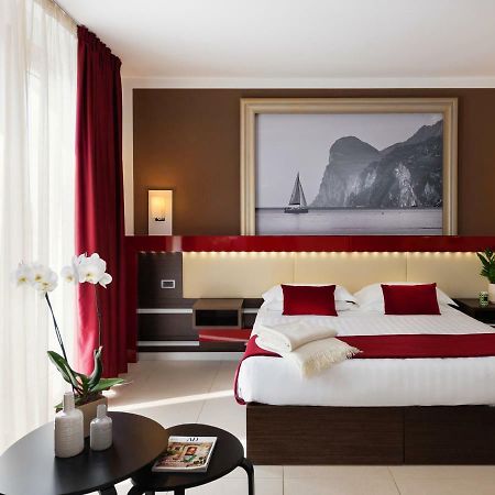 Kairos Garda Hotel กัสเตลนูโอโว เดล การ์ดา ภายนอก รูปภาพ