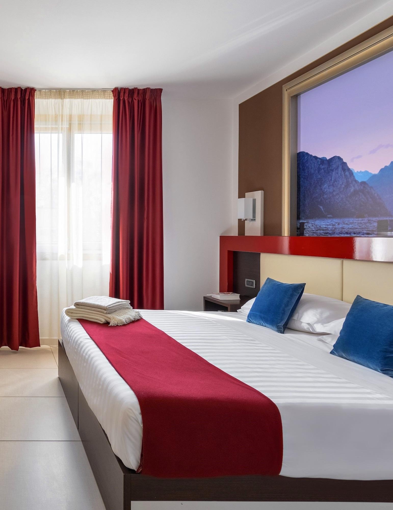 Kairos Garda Hotel กัสเตลนูโอโว เดล การ์ดา ภายนอก รูปภาพ