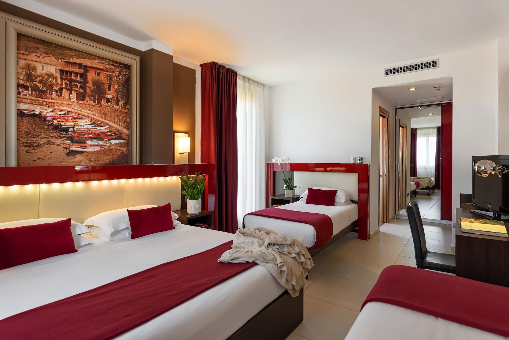 Kairos Garda Hotel กัสเตลนูโอโว เดล การ์ดา ภายนอก รูปภาพ