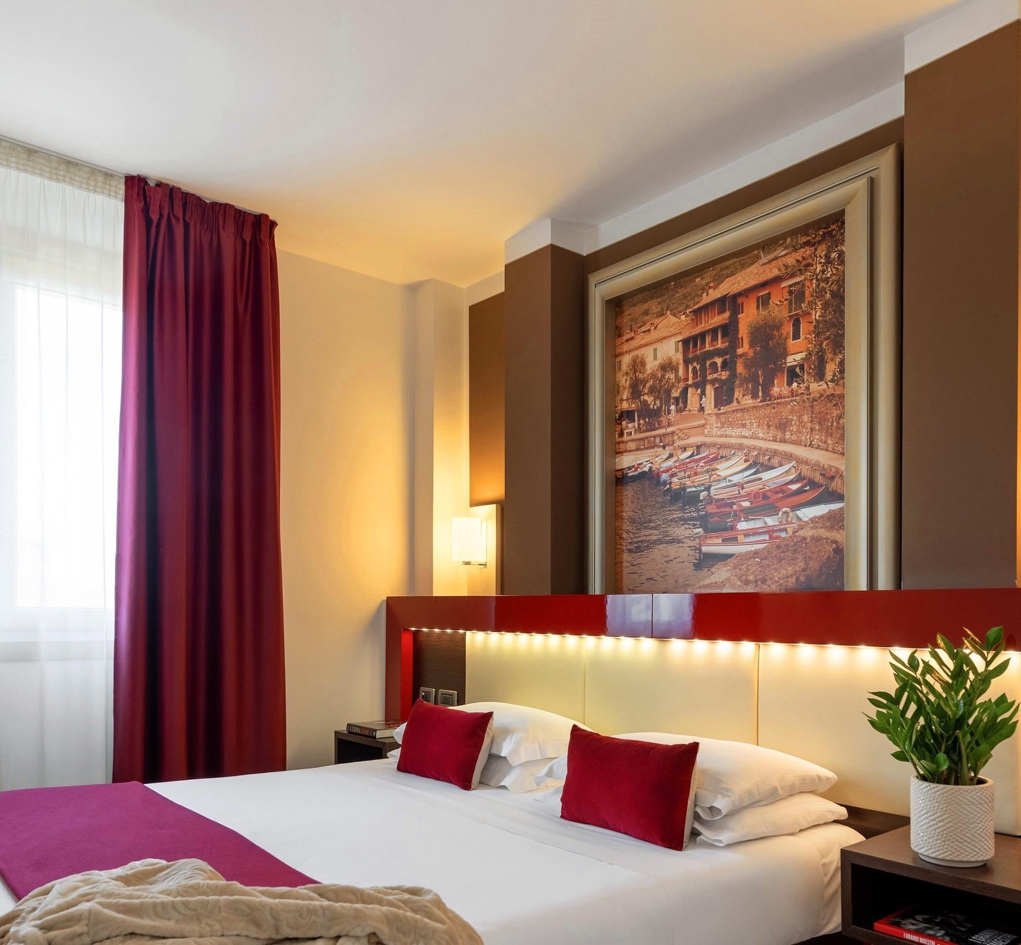 Kairos Garda Hotel กัสเตลนูโอโว เดล การ์ดา ภายนอก รูปภาพ