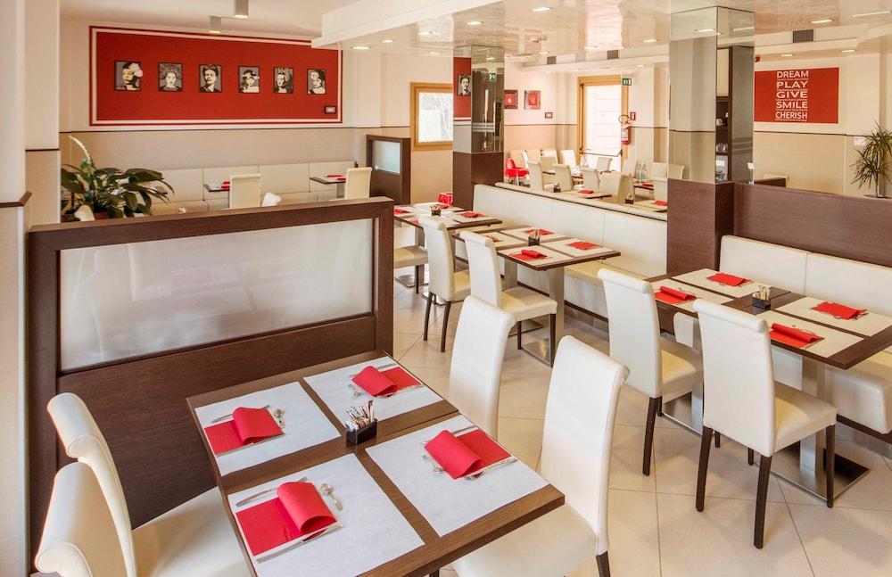 Kairos Garda Hotel กัสเตลนูโอโว เดล การ์ดา ภายนอก รูปภาพ
