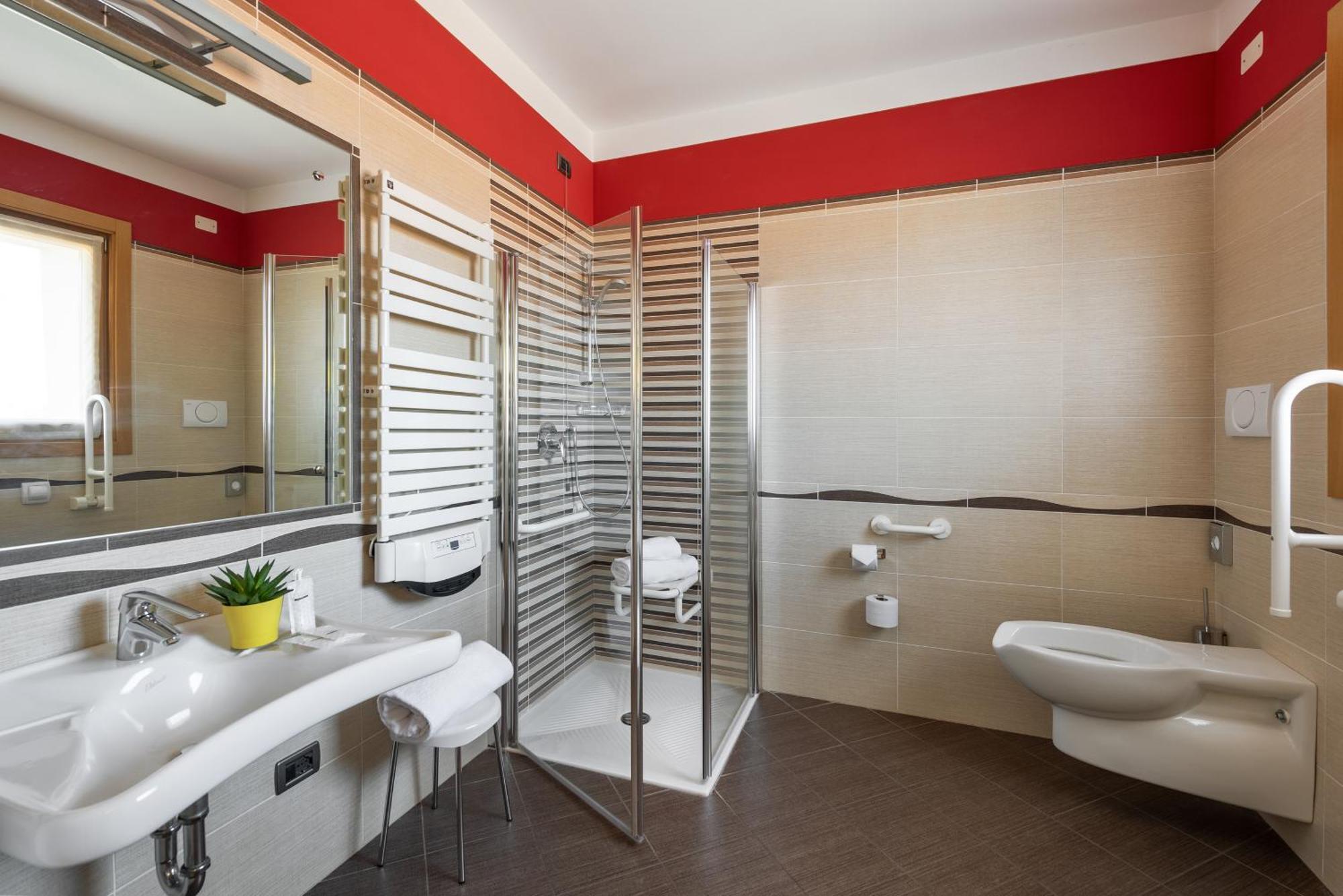Kairos Garda Hotel กัสเตลนูโอโว เดล การ์ดา ภายนอก รูปภาพ