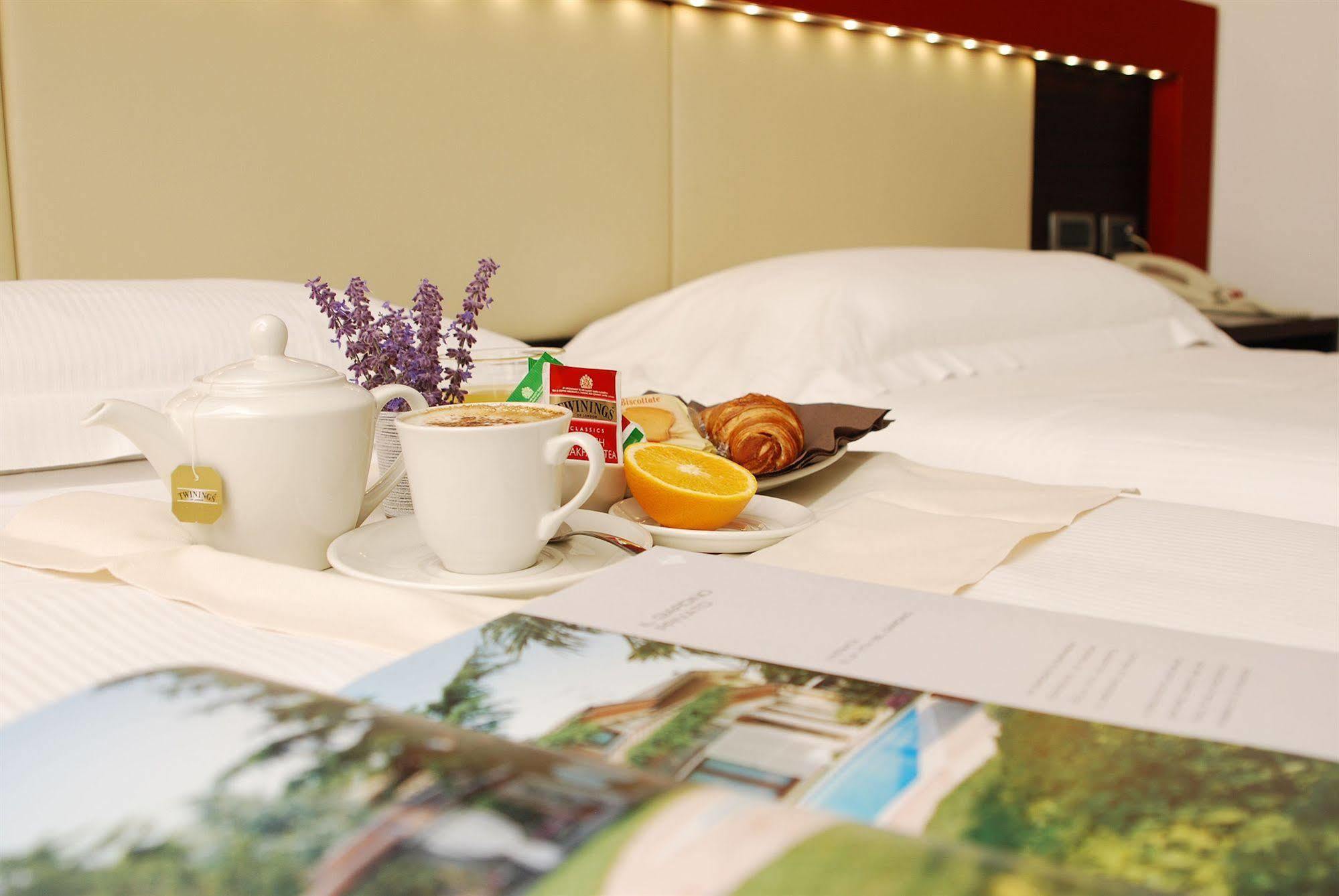 Kairos Garda Hotel กัสเตลนูโอโว เดล การ์ดา ภายนอก รูปภาพ