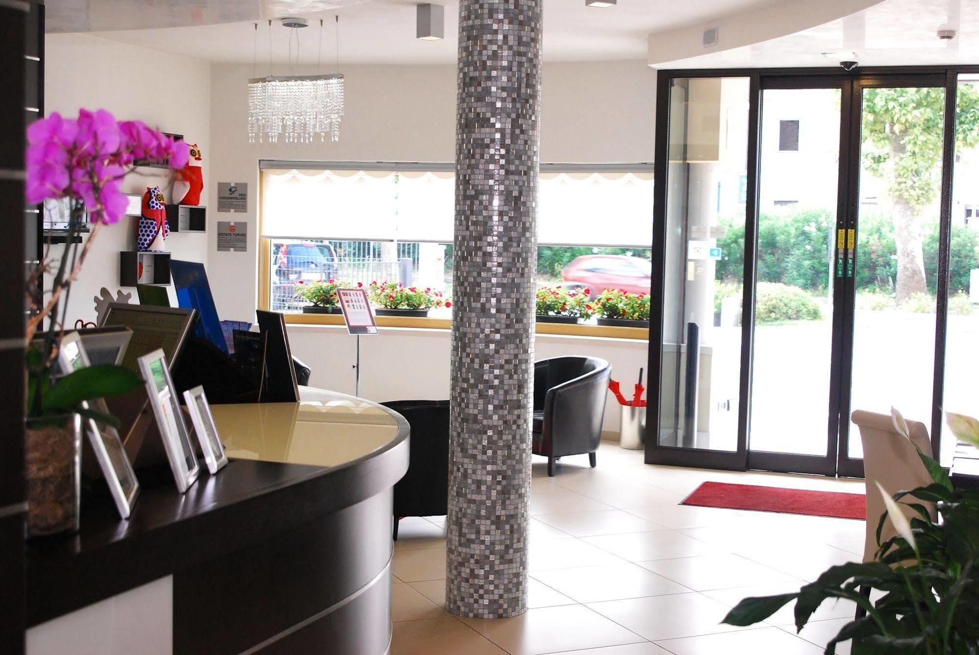 Kairos Garda Hotel กัสเตลนูโอโว เดล การ์ดา ภายนอก รูปภาพ